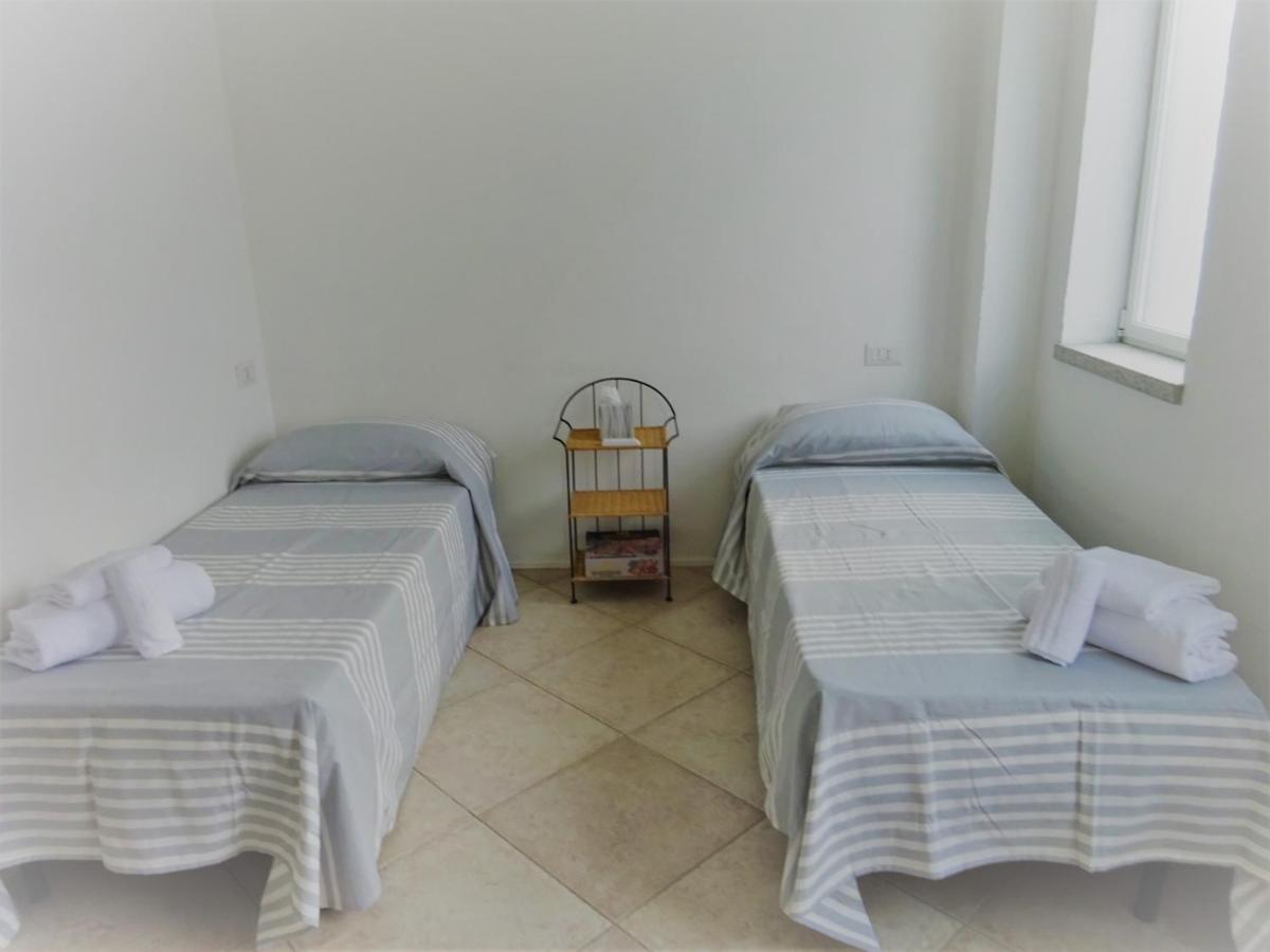White - San Pantaleo Apartment Luaran gambar