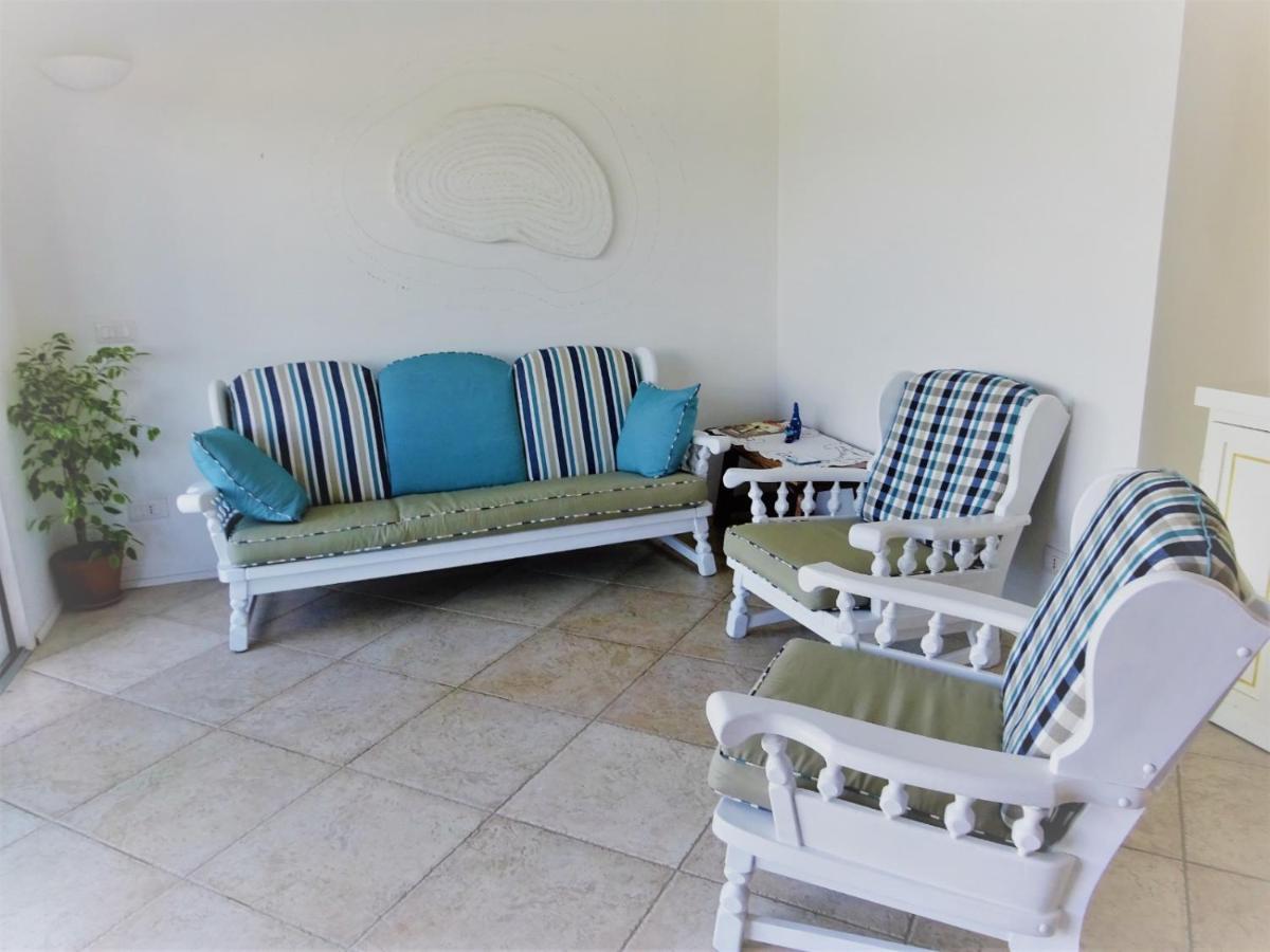 White - San Pantaleo Apartment Luaran gambar