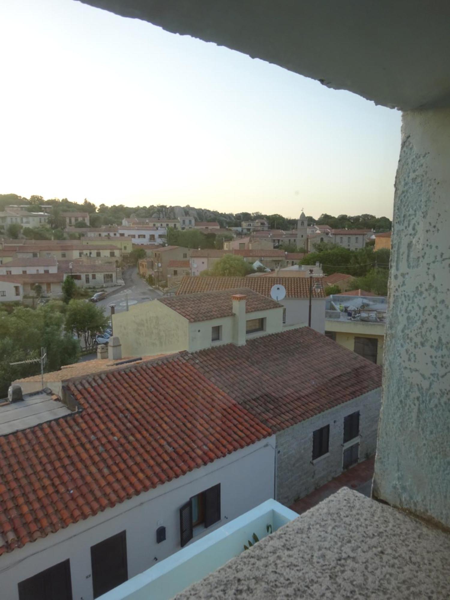 White - San Pantaleo Apartment Luaran gambar