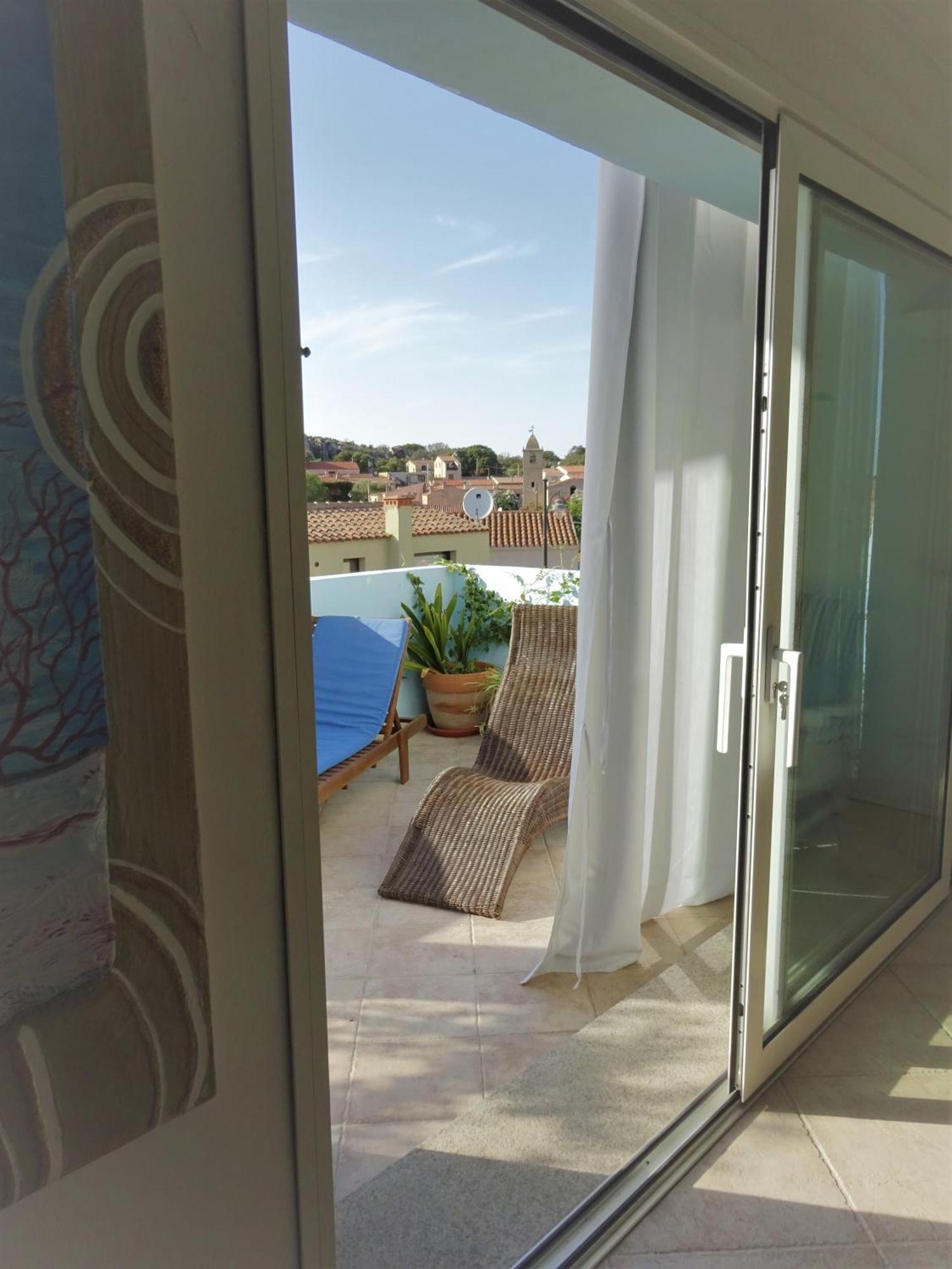 White - San Pantaleo Apartment Luaran gambar