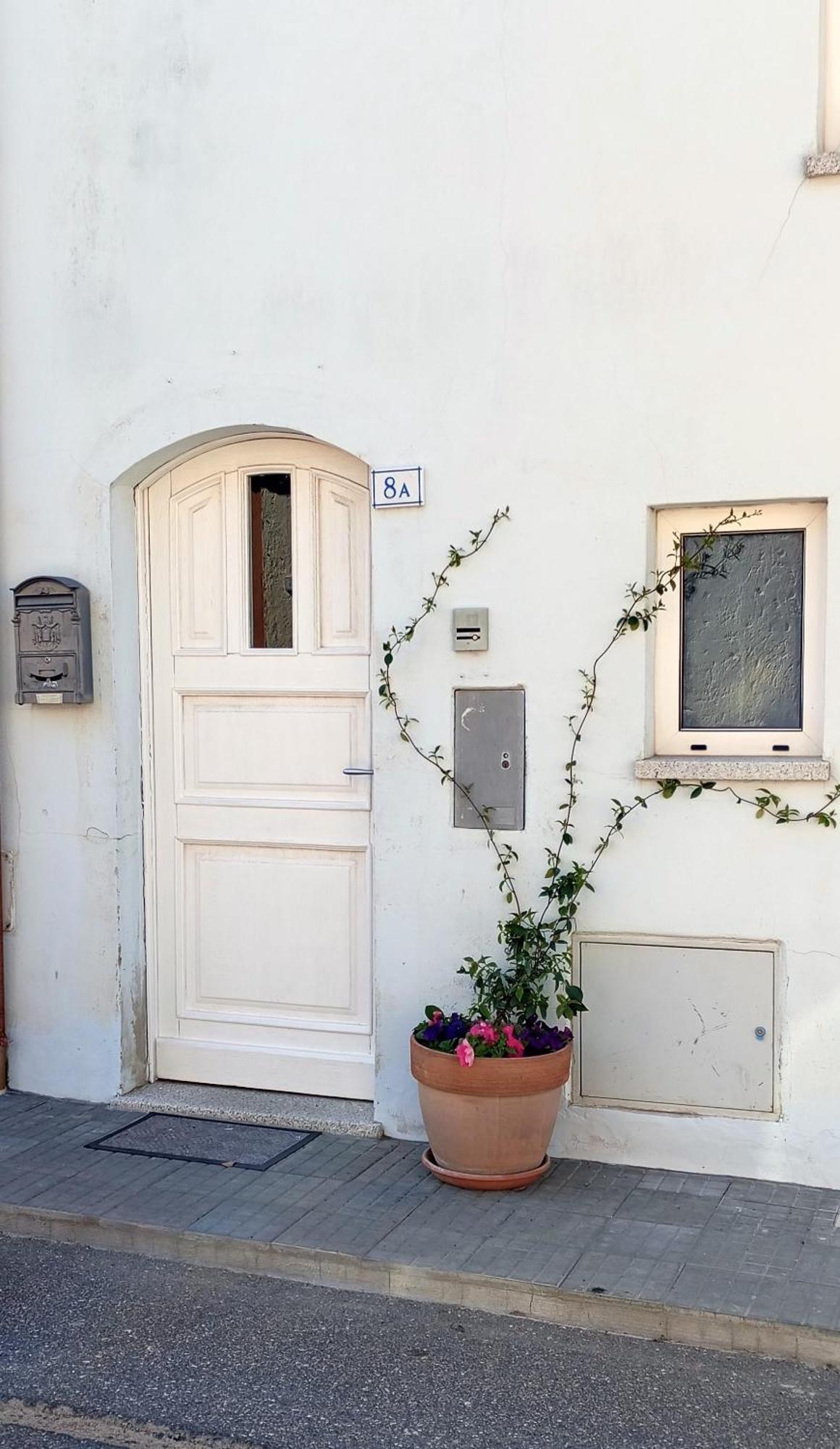 White - San Pantaleo Apartment Luaran gambar