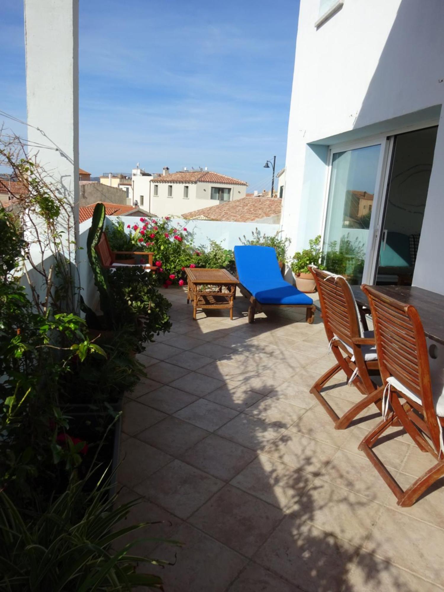 White - San Pantaleo Apartment Luaran gambar