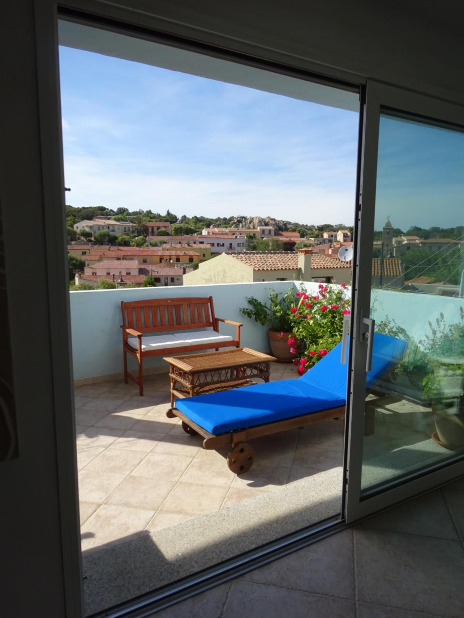 White - San Pantaleo Apartment Luaran gambar